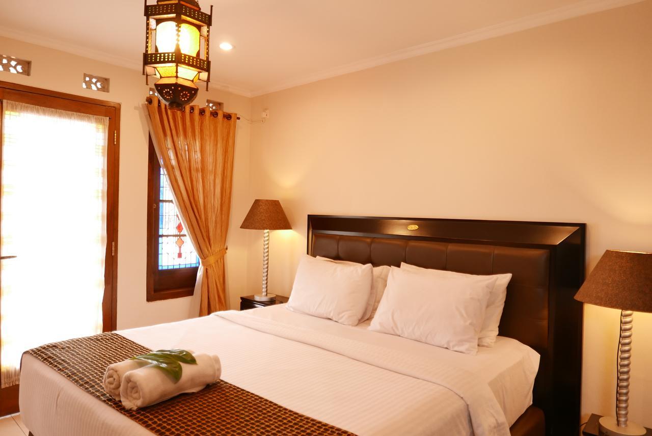 Ciwulan 36 Guest House Bandung Exterior photo