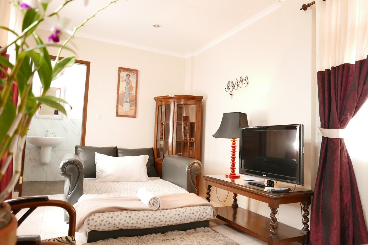 Ciwulan 36 Guest House Bandung Exterior photo