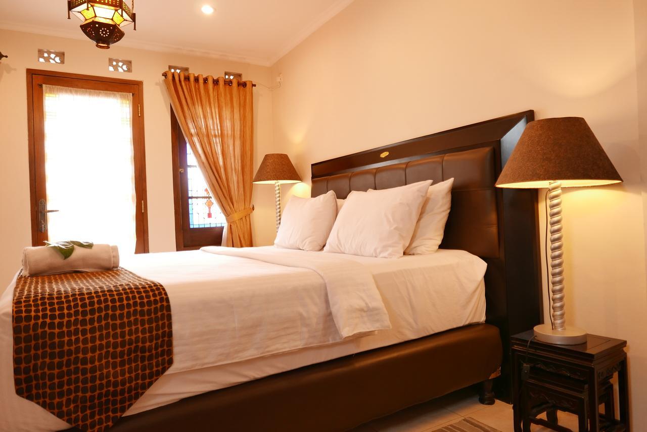 Ciwulan 36 Guest House Bandung Exterior photo